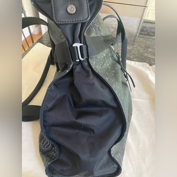 Lululemon Follow Your Bliss yoga tote black speckled PVC rain resistant - Picture 2 of 6